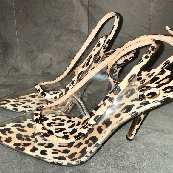 Jennifer Lopez Clear and leopard heels - Picture 3 of 5